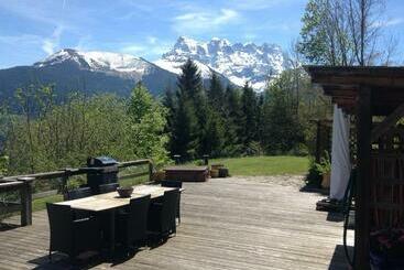 تختخواب و صبحانه Chalet Ingas