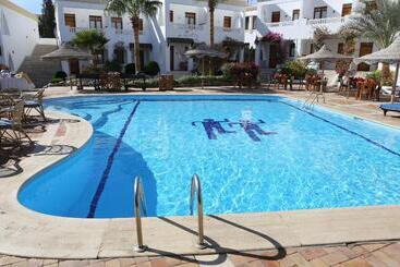 هتل Club Reef Resort & Spa