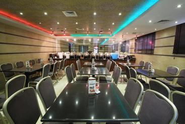 هتل Oasis Deira