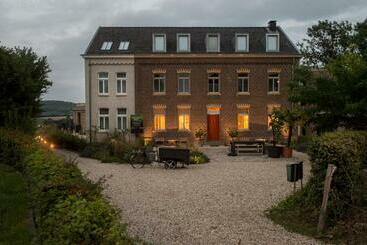مبيت وإفطار Domein Holset Bruisendwijnhuis