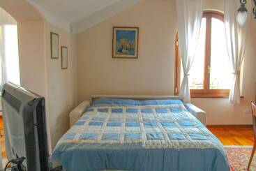 住宿加早餐  Villa Laura