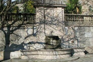 تختخواب و صبحانه Borgo Della Rocca