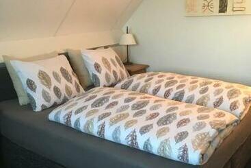 تختخواب و صبحانه Bed&breakfast De Hooimoat