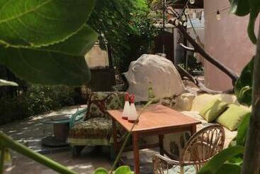 تختخواب و صبحانه Casa Inspirada