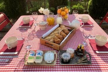 تختخواب و صبحانه Le Grenier Du Jardin