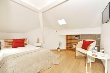 پانسیون Cosy Bedrooms Guest House