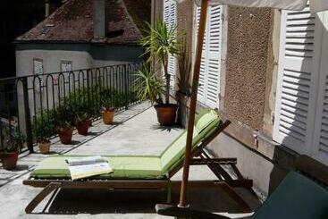 تختخواب و صبحانه La Maison Févret