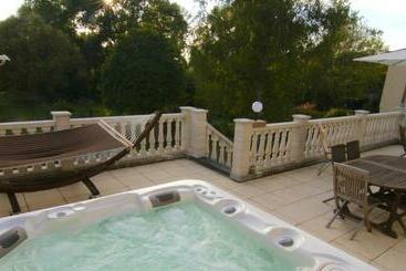 تختخواب و صبحانه La Lambertine & Spa