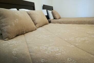 تختخواب و صبحانه Vina S Place