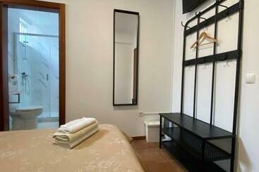 تختخواب و صبحانه Vina S Place