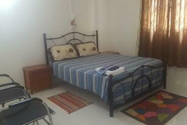 پانسیون Chez Johnny   Blue Bay