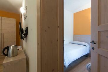 پانسیون Marzia Rooms