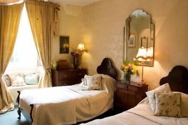 فندق Compton House