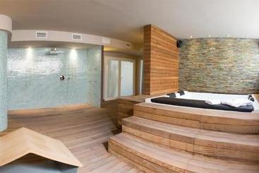 Lagaya Apartaments & Spa