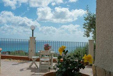 تختخواب و صبحانه L Ulivo Sul Mare