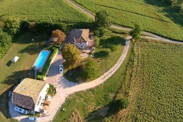 ベッドアンドブレックファースト La Perle Du Lot