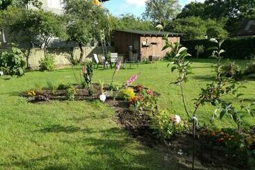 Kraavi Guest Hostel