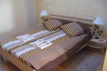 مبيت وإفطار Chambres D Hôtes Le Mûrier