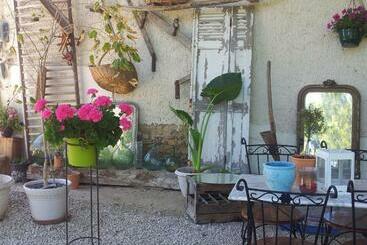 تختخواب و صبحانه Le Clos De Saint Amour