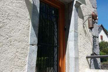تختخواب و صبحانه Maison Bergoun