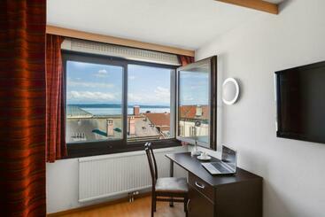 هتل Neuchatel City