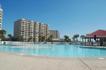 Barefoot Resort & Yacht Club