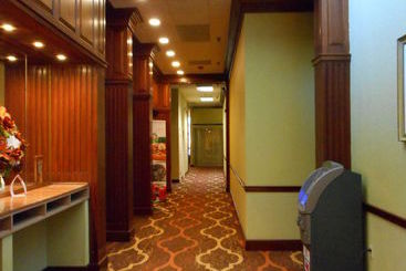 هتل Quality Inn Near Hampton Coliseum