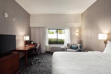 ホテル Courtyard By Marriott Salinas Monterey