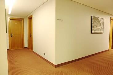 هتل آپارتمان Parktower Suites