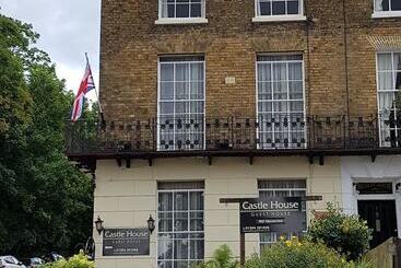 민박 Castle House Guest House