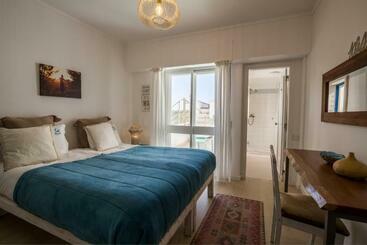 مسافرخانه Sandhi House  Yoga & Wellness