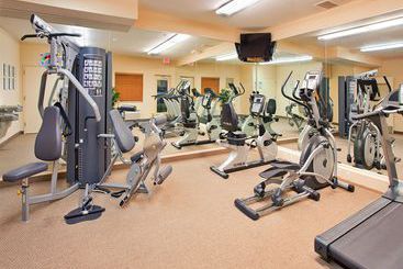 هتل Candlewood Suites Kansas City Airport