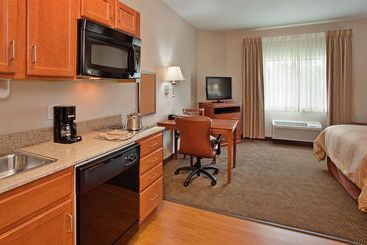هتل Candlewood Suites Kansas City Airport