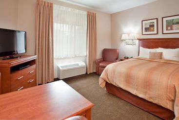 هتل Candlewood Suites Kansas City Airport