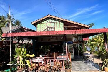 פנסיון Somphamit Guesthouse