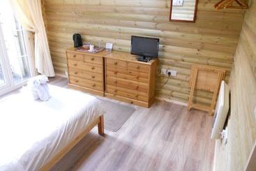 تختخواب و صبحانه The Elms Guest House