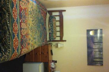 مسافرخانه Aberdeen Guest House