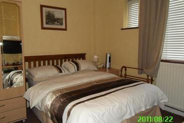 مسافرخانه Aberdeen Guest House