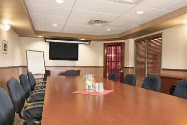 هتل Days Inn By Wyndham Thunder Bay North