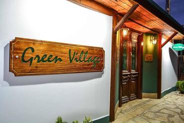 هتل Green Village