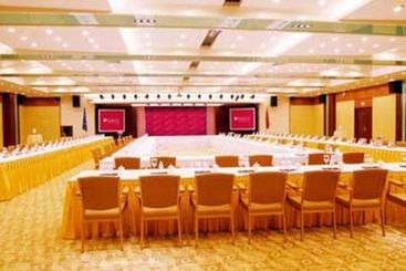 هتل Ramada Plaza Wuxi