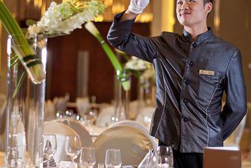 Longchamp Garden Hotel