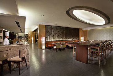 Longchamp Garden Hotel