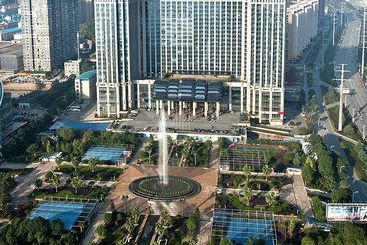 Longchamp Garden Hotel