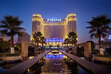 Longchamp Garden Hotel
