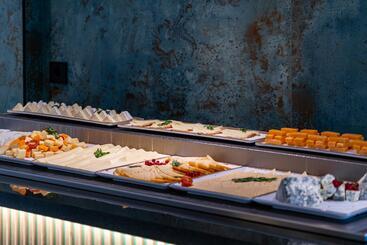 هتل آپارتمان El Lago