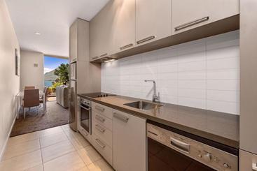 هتل Highview Apartments