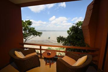 هتل Aye Yar River View Resort