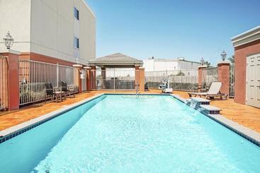 هتل Candlewood Suites Houston Nw  Willowbrook, An Ihg