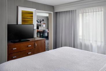 ホテル Courtyard By Marriott Paramus